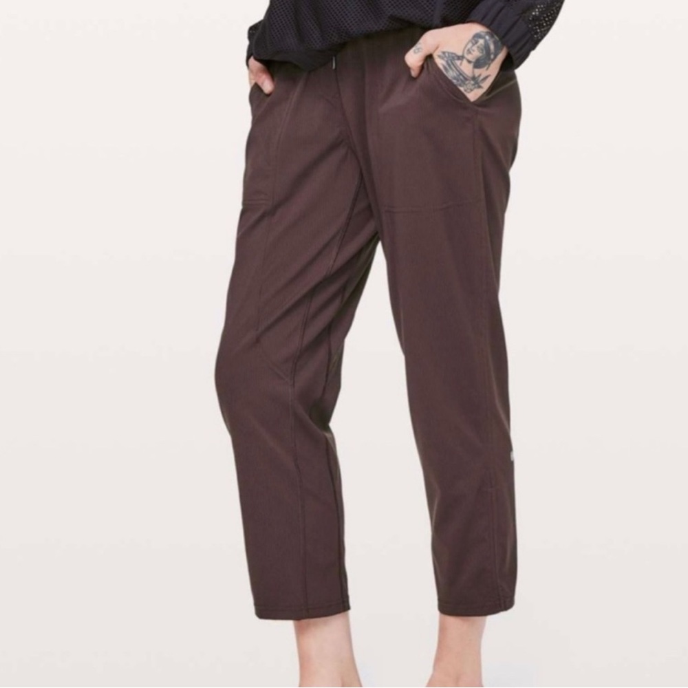 EUC LULULEMON ATHLETICA DANCE STUDIO PANTS SIZE 8